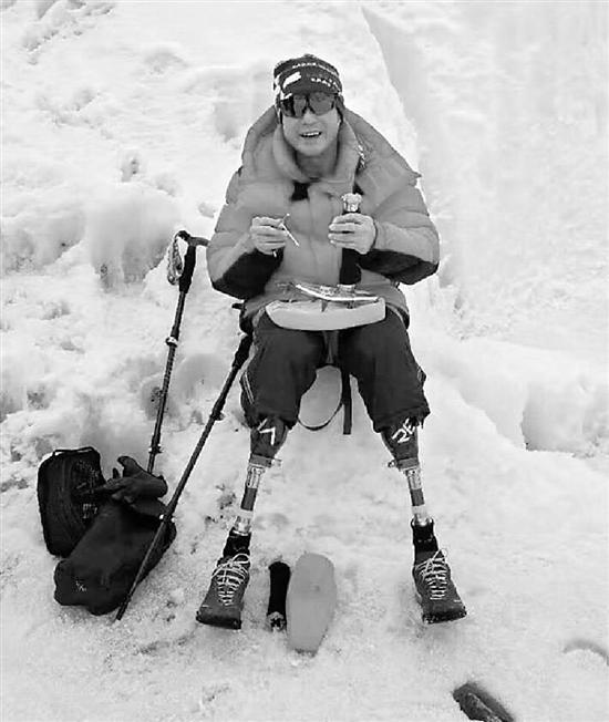 生命的顽强与现实的残酷，登山失联男子面临截肢风险