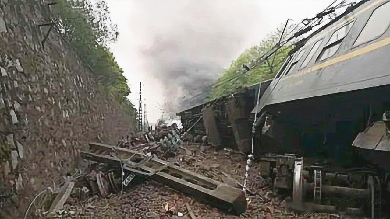 乘客误判起火跳车遭反向列车撞击致死事件深度探讨