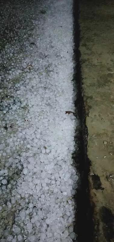 湖南极端天气，白天酷热如夏，夜晚冰雹突袭