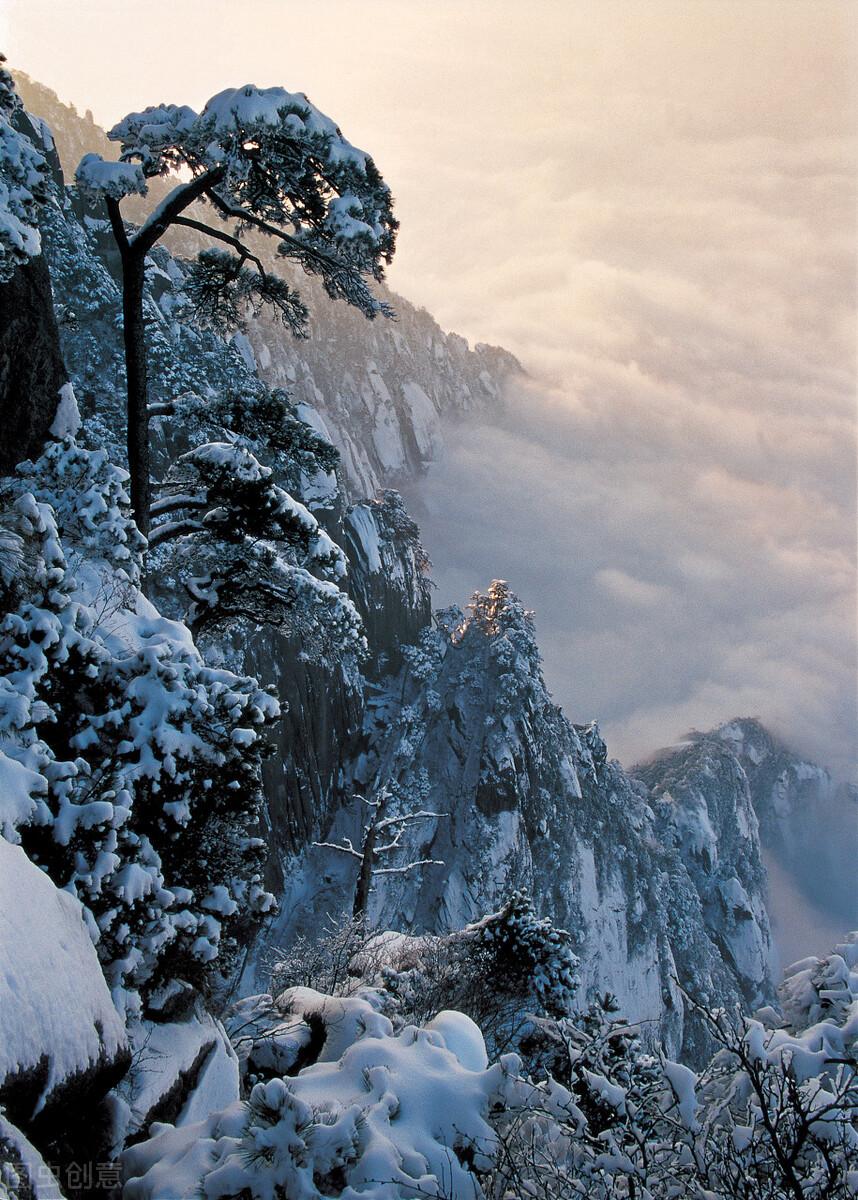 黄山金色雪景惊艳冬日，魔法自然馈赠的独特魅力