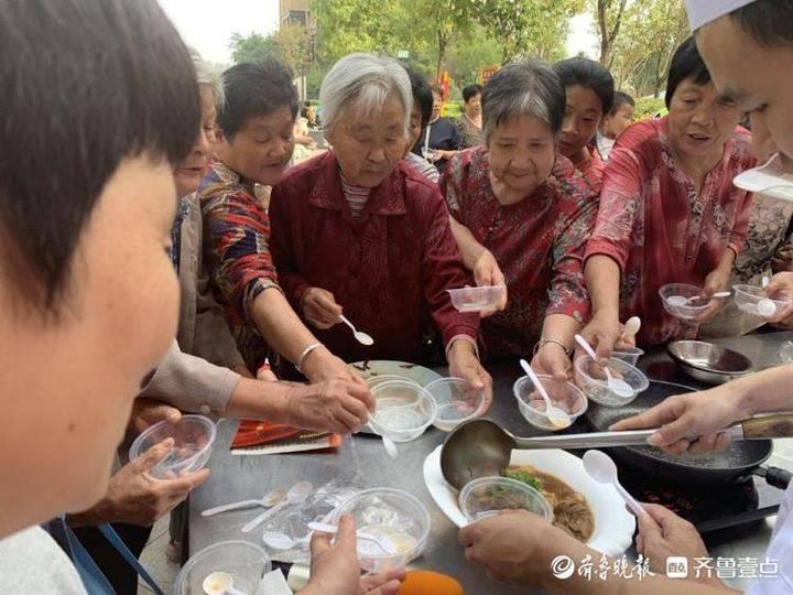 大学老师跨界卖鱼丸，一年创造14亿惊人收益，创业奇迹！