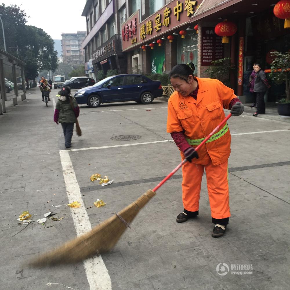 女婿黎明扫街记，亲情与责任的温馨篇章