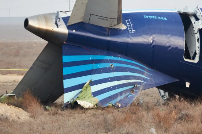 普京就阿塞拜疆客机坠毁事件向阿塞拜疆总统致歉，防空冲突中的意外与责任探讨