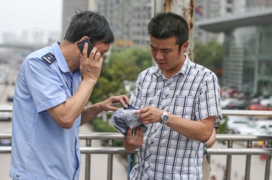 家庭悲剧与人生重击，男子疑因妻子出轨自杀，同时面临父亲罹患癌症的挑战