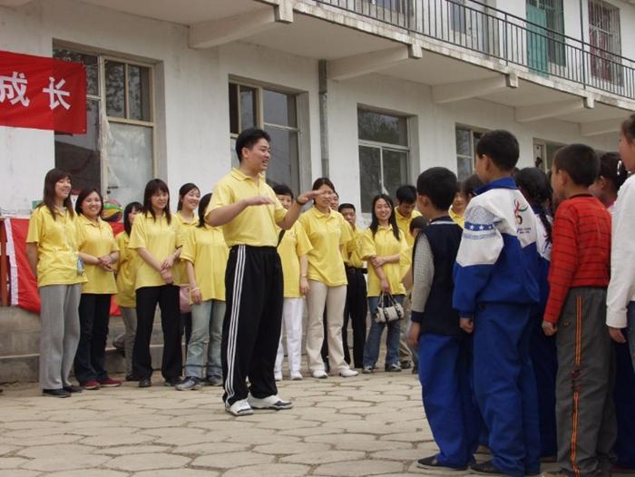 跨越时空的善举，老人资助刘强东5毛钱背后的感恩故事