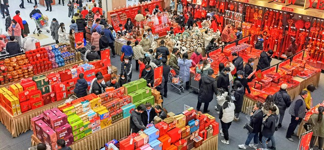 节日市场繁荣背后的商品供应与消费活力解析