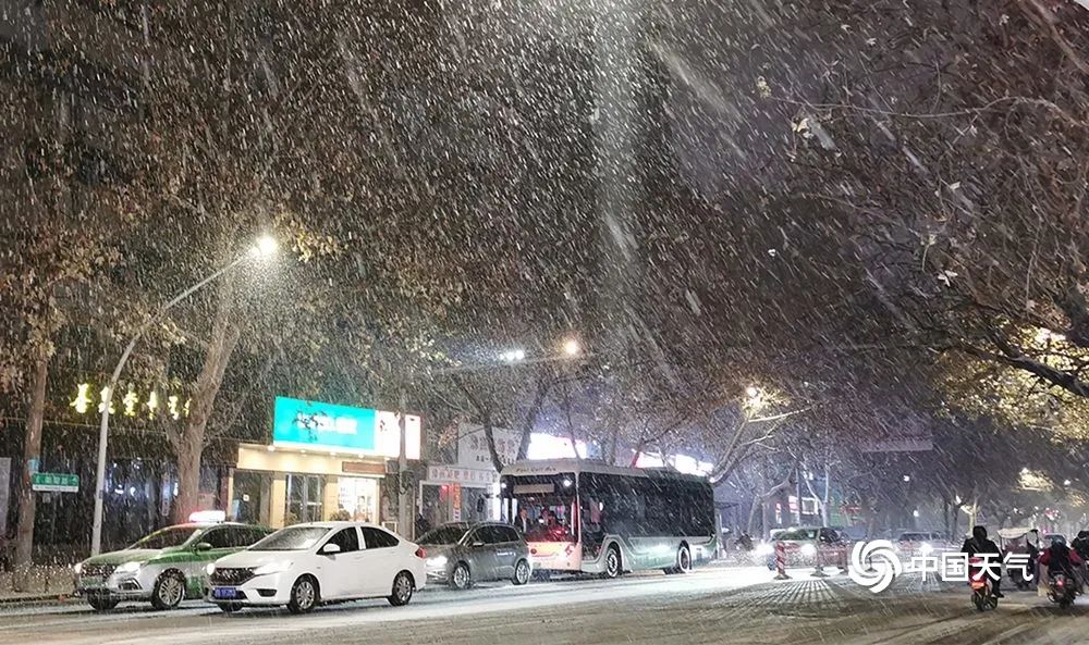 郑州大暴雪挑战，城市雪灾应对之策