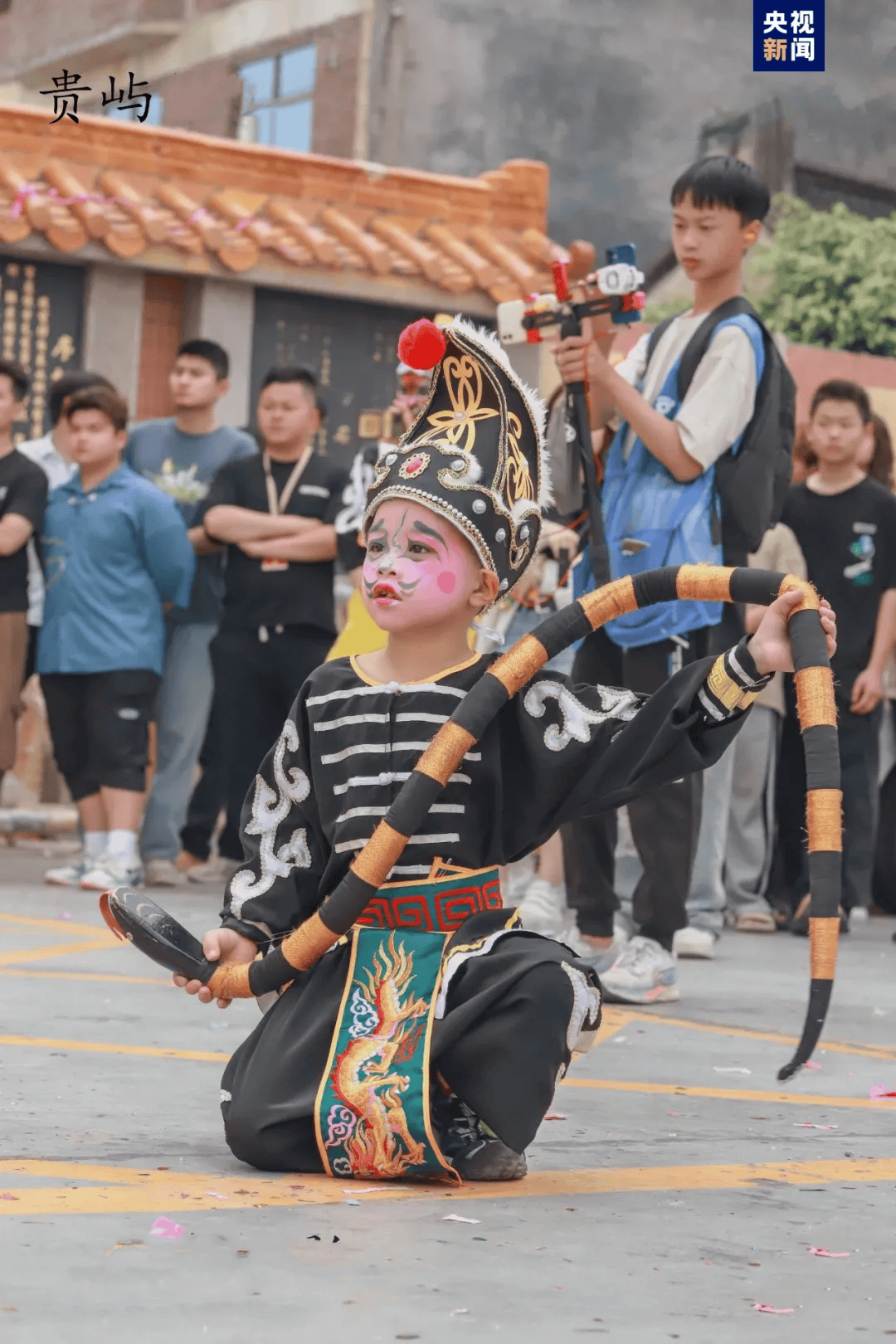 一岁的宝宝跳潮汕英歌舞，活力与文化交融的盛宴