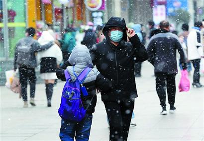 蛇年首场寒潮持续来袭，多地气温骤降