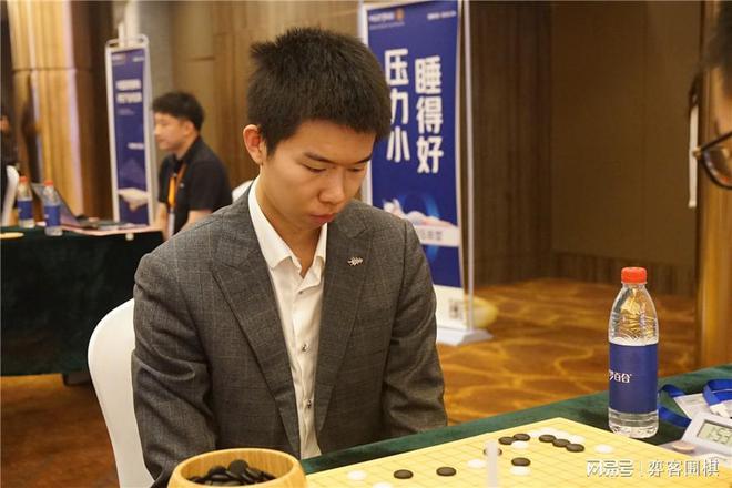 韩国棋迷解读李轩豪胜申真谞，巅峰对决的胜利分析